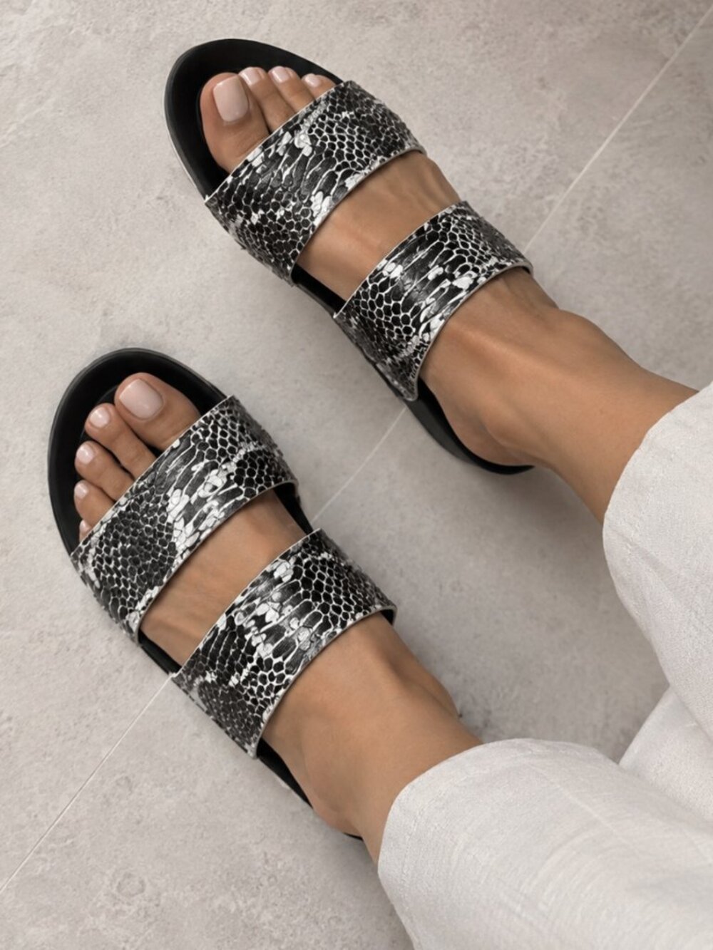 Vince snake white/gray print python shoes/flat sandals  sz 5